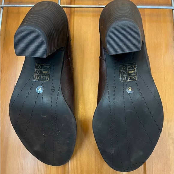 Leather Dolce Vita Brown Bootie. Size 8 - Picture 7 of 9